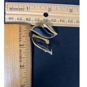 Vintage Gold‎ Tone Black Enamel Leaf Design Clip On Earrings